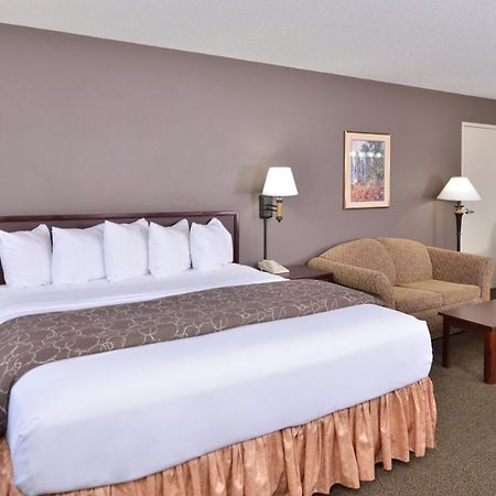 Kelly Inn 13Th Avenue Фарго Экстерьер фото