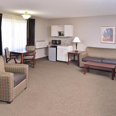 Kelly Inn 13Th Avenue Фарго Экстерьер фото