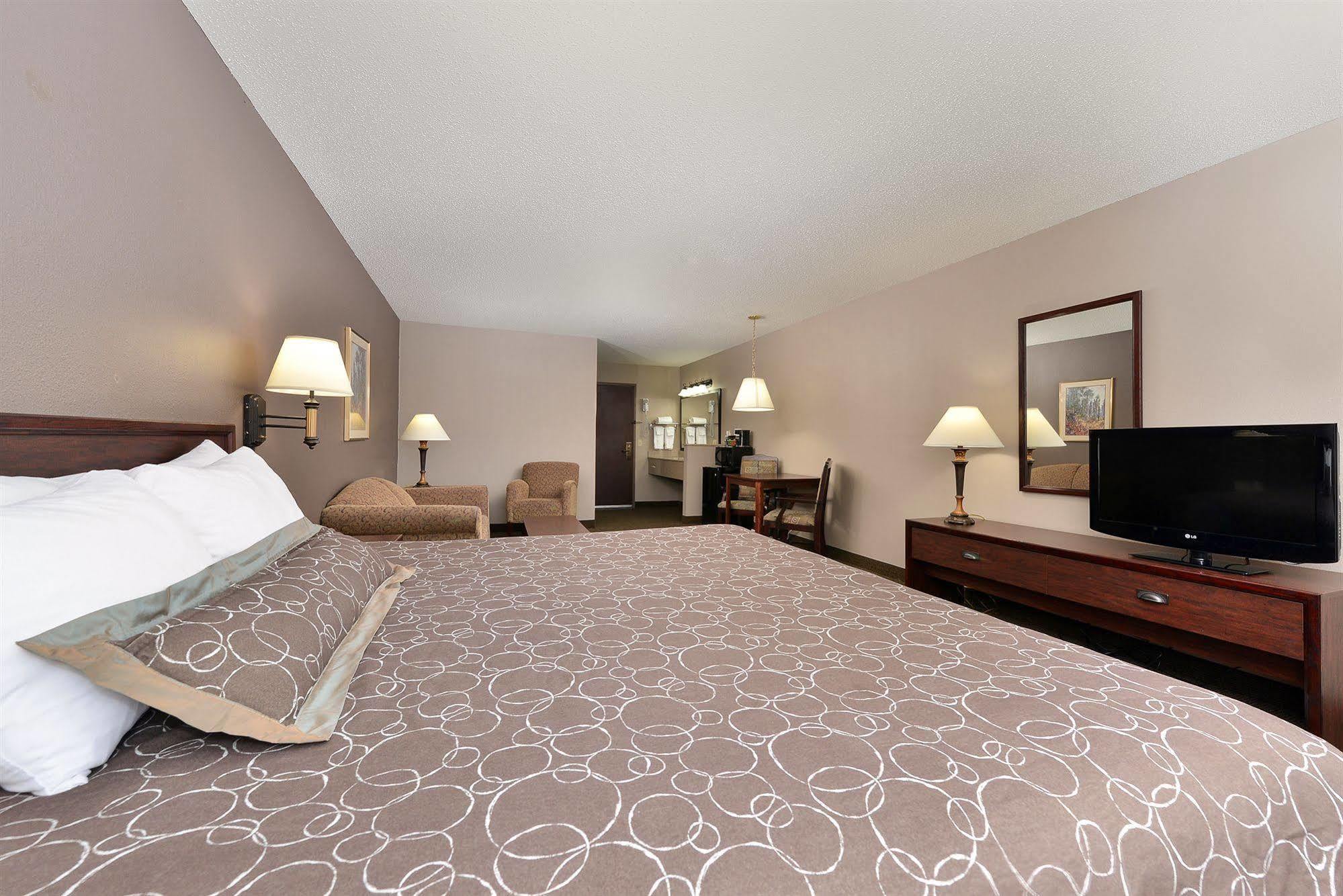 Kelly Inn 13Th Avenue Фарго Экстерьер фото