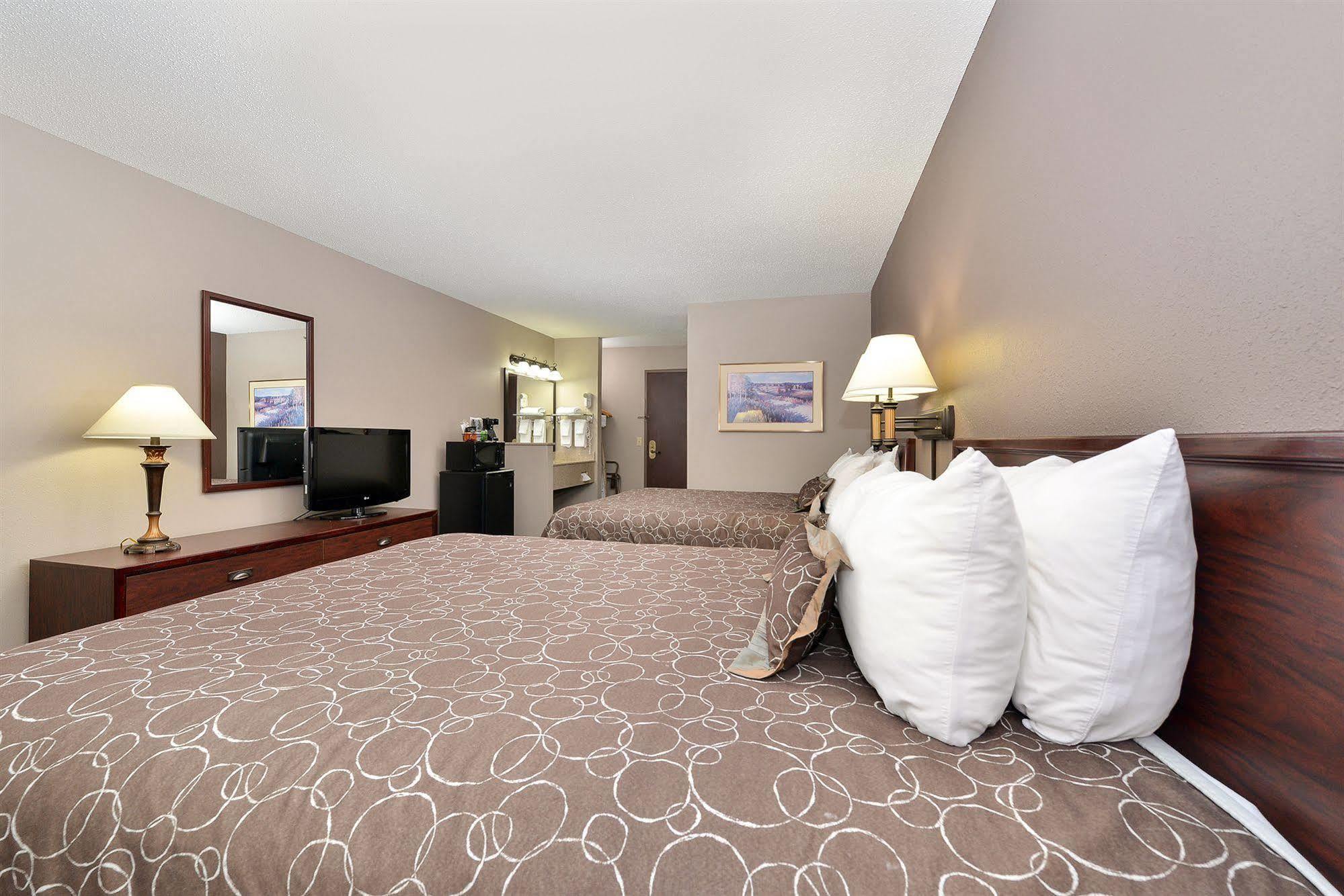 Kelly Inn 13Th Avenue Фарго Экстерьер фото