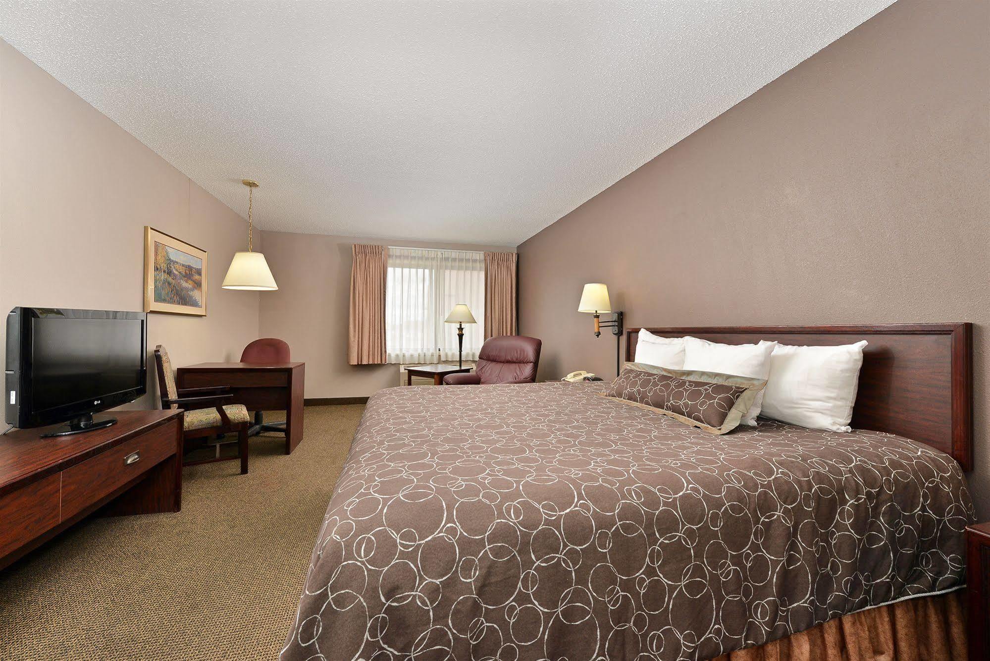 Kelly Inn 13Th Avenue Фарго Экстерьер фото