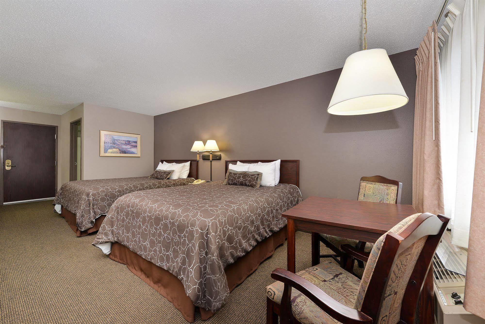 Kelly Inn 13Th Avenue Фарго Экстерьер фото