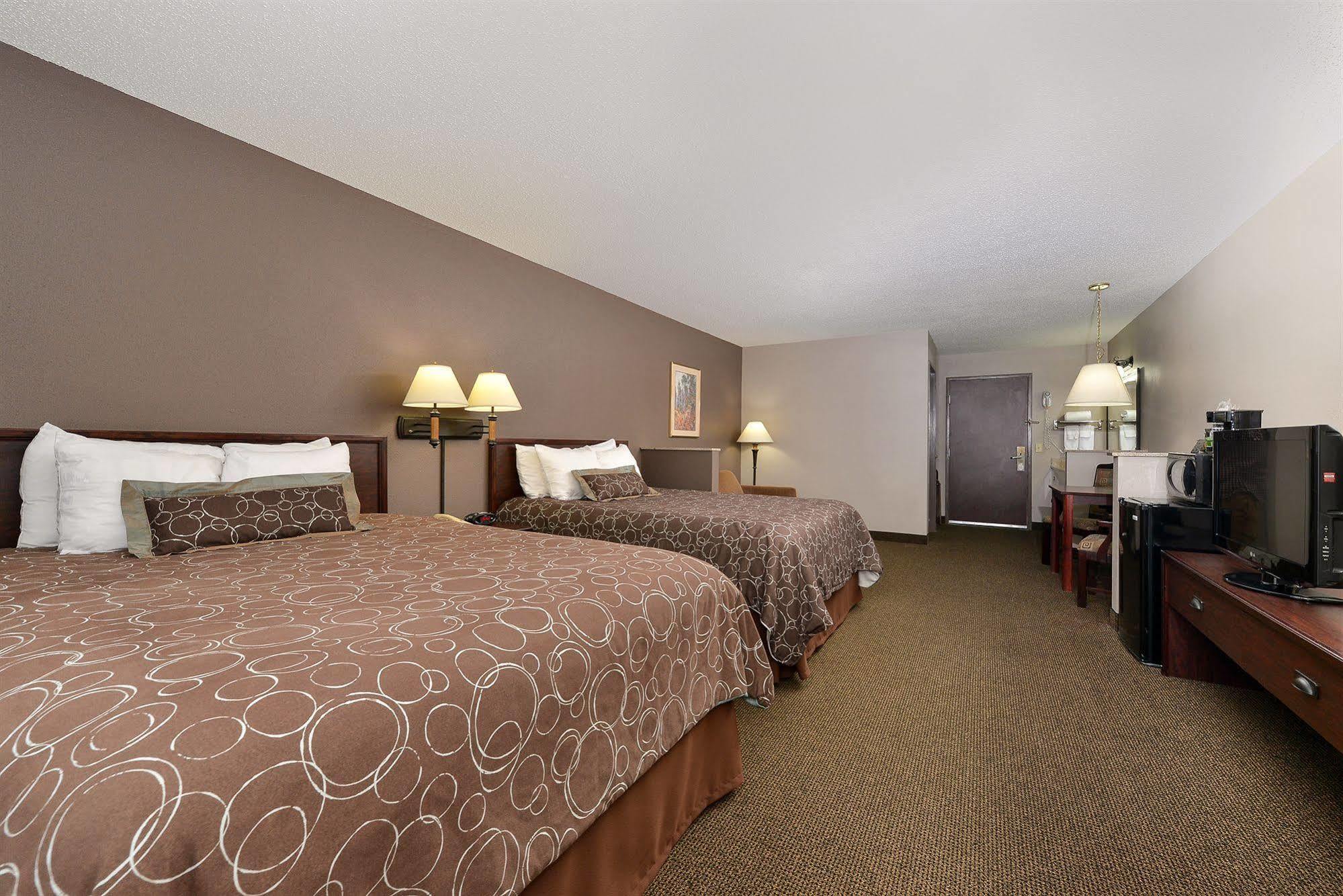 Kelly Inn 13Th Avenue Фарго Экстерьер фото
