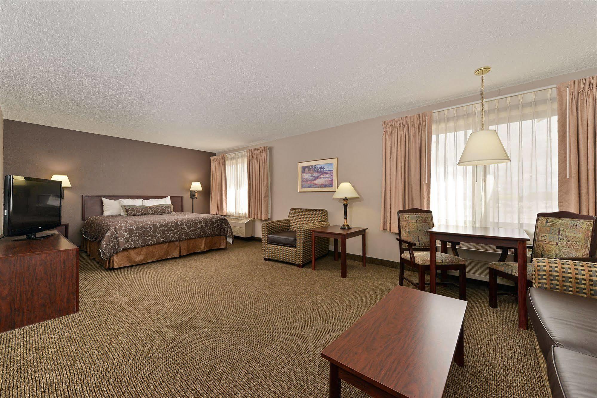 Kelly Inn 13Th Avenue Фарго Экстерьер фото