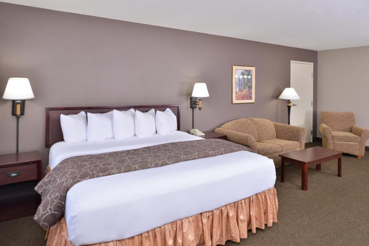 Kelly Inn 13Th Avenue Фарго Экстерьер фото