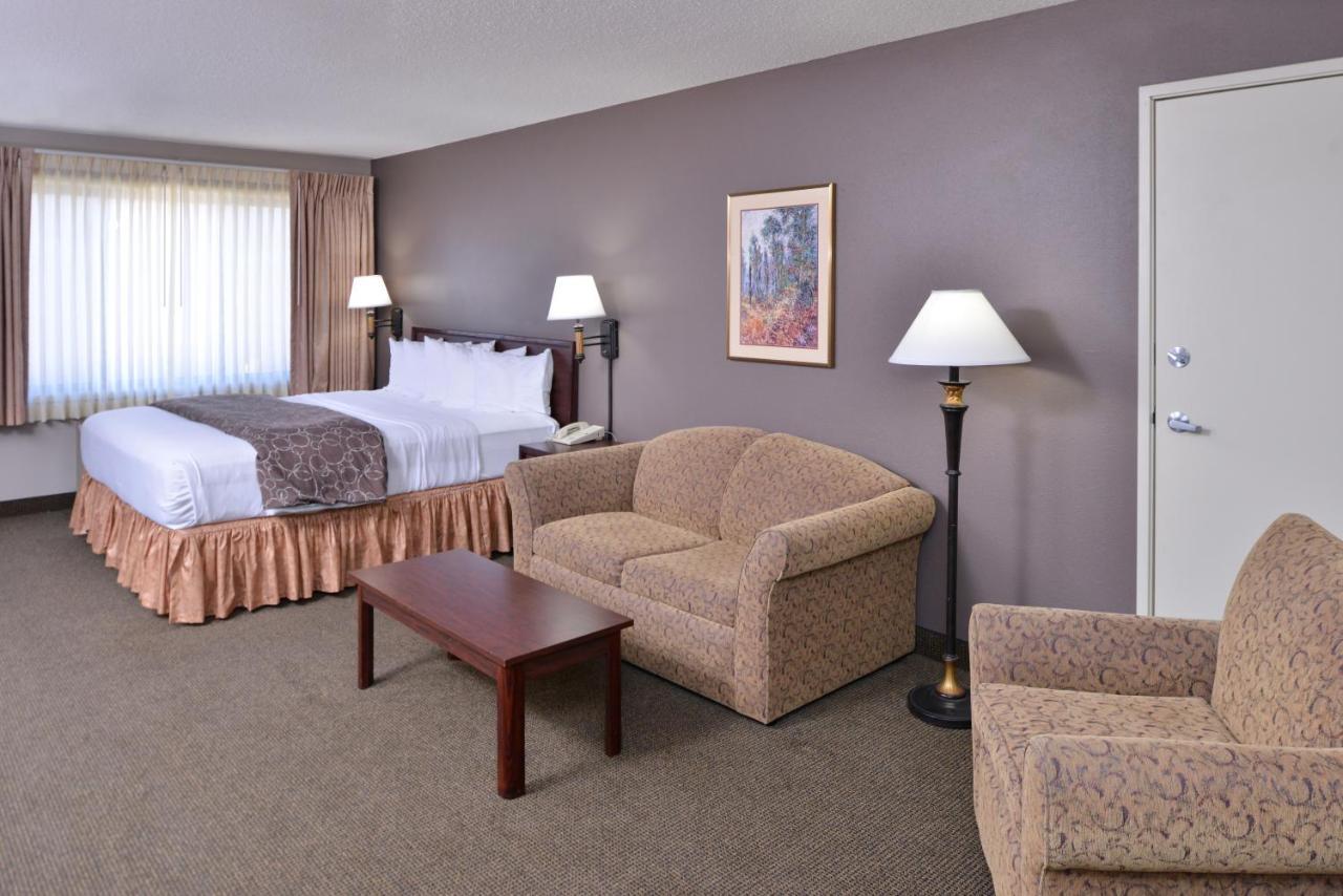 Kelly Inn 13Th Avenue Фарго Экстерьер фото