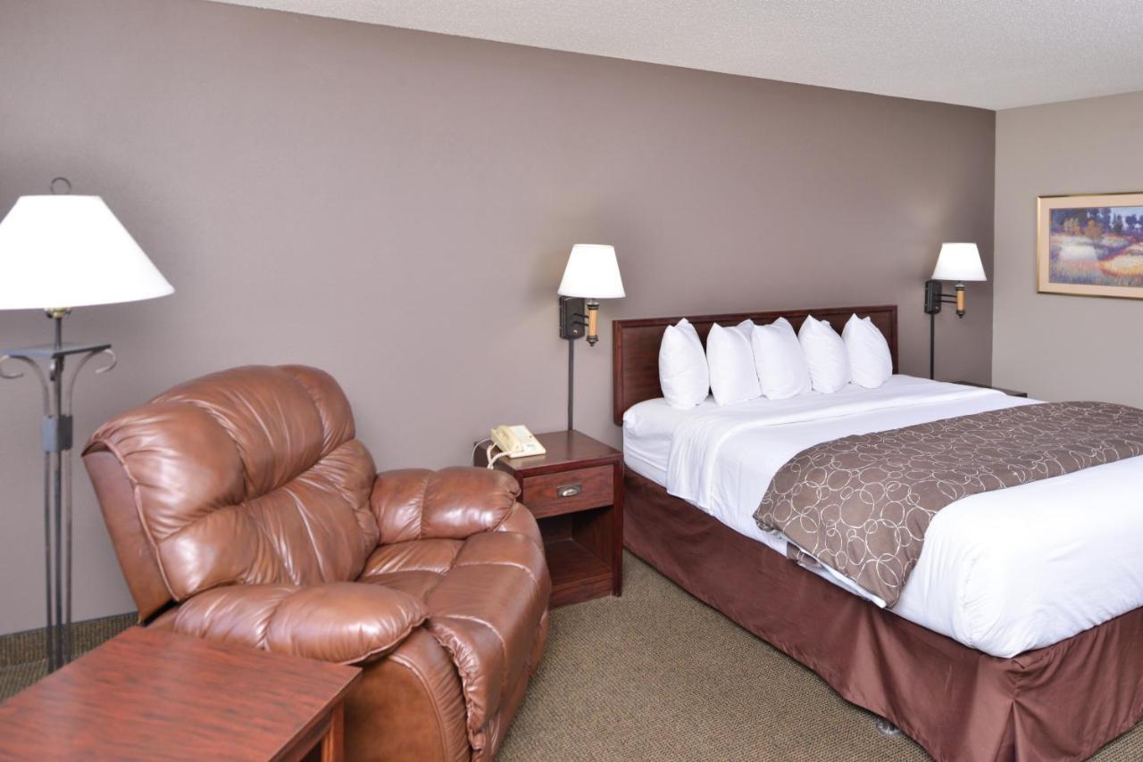 Kelly Inn 13Th Avenue Фарго Экстерьер фото