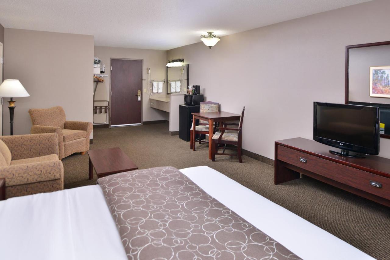 Kelly Inn 13Th Avenue Фарго Экстерьер фото