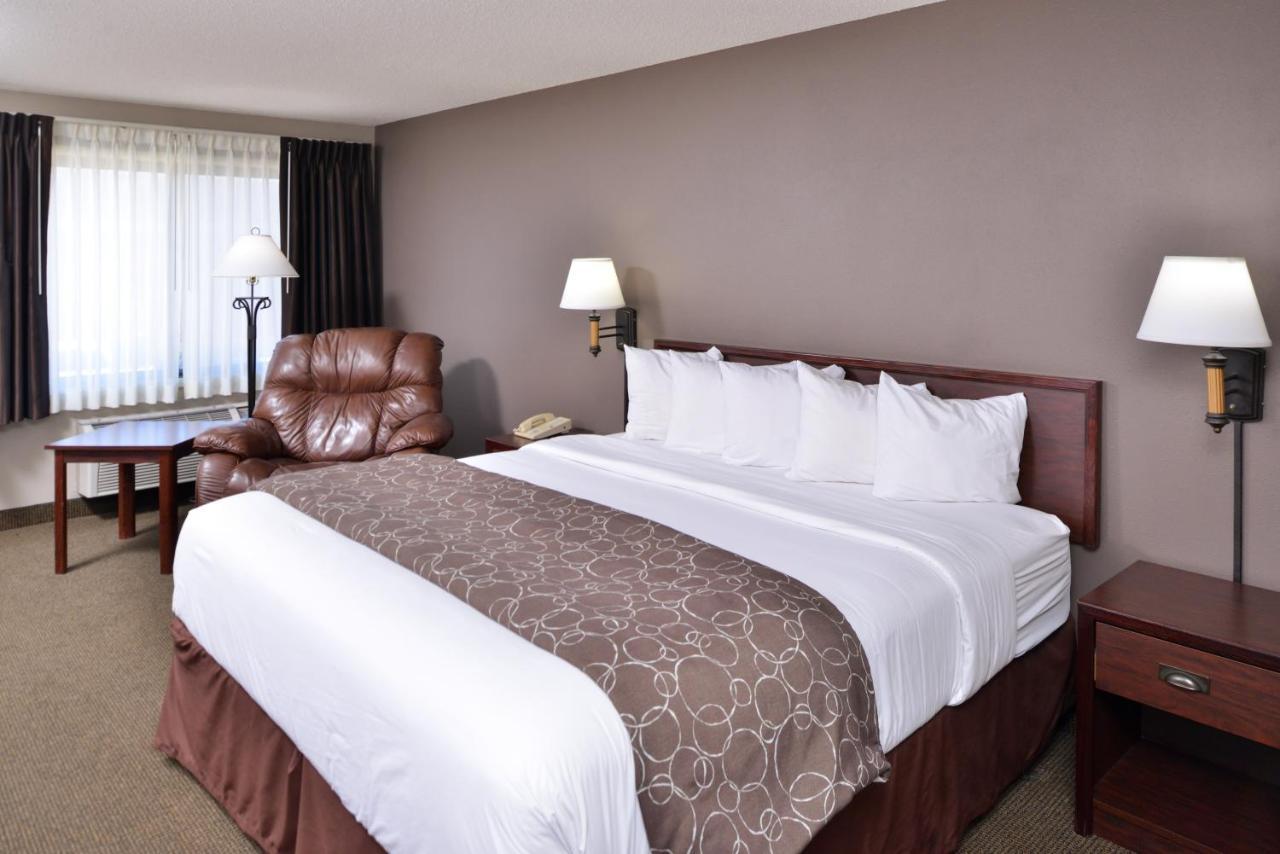 Kelly Inn 13Th Avenue Фарго Экстерьер фото