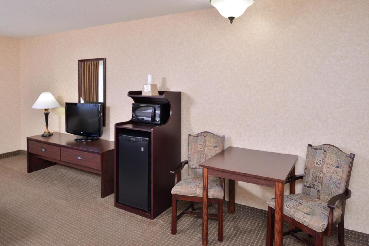 Kelly Inn 13Th Avenue Фарго Экстерьер фото