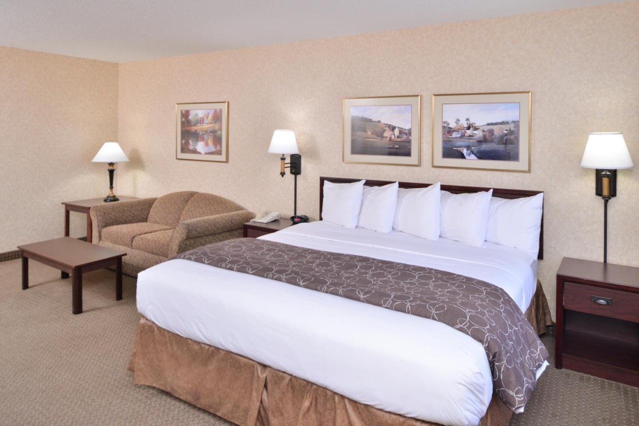 Kelly Inn 13Th Avenue Фарго Экстерьер фото